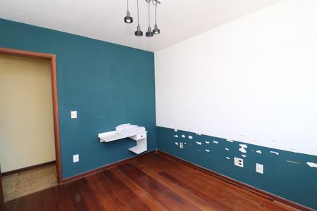 Apartamento à venda com 245m², 4 quartos e 3 vagasQuarto 2