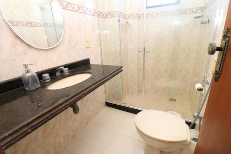 Apartamento à venda com 245m², 4 quartos e 3 vagasBanheiro da Suíte 1