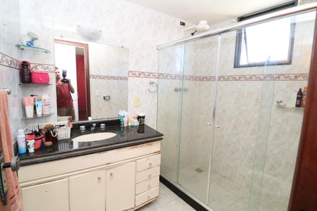 Apartamento à venda com 245m², 4 quartos e 3 vagasBanheiro da Suíte 1