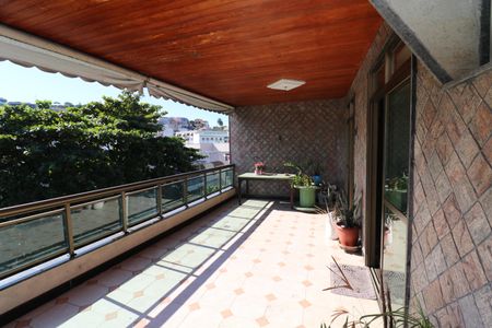 Apartamento à venda com 245m², 4 quartos e 3 vagasVaranda da Sala