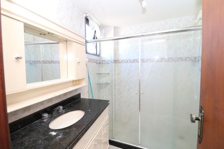 Apartamento à venda com 245m², 4 quartos e 3 vagasBanheiro da Suíte 2