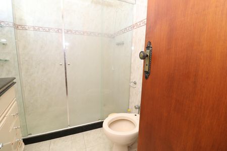 Apartamento à venda com 245m², 4 quartos e 3 vagasBanheiro da Suíte 2