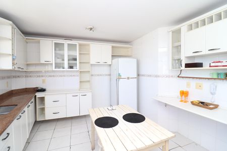 Apartamento à venda com 245m², 4 quartos e 3 vagasCozinha
