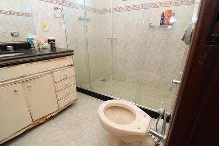 Apartamento à venda com 245m², 4 quartos e 3 vagasBanheiro da Suíte 1