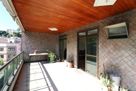 Apartamento à venda com 245m², 4 quartos e 3 vagasVaranda da Sala