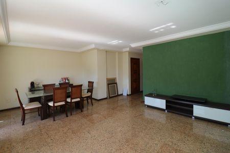 Apartamento à venda com 245m², 4 quartos e 3 vagasSala