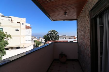 Apartamento à venda com 245m², 4 quartos e 3 vagasVaranda Suíte 2