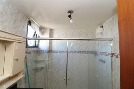 Apartamento à venda com 245m², 4 quartos e 3 vagasBanheiro da Suíte 2