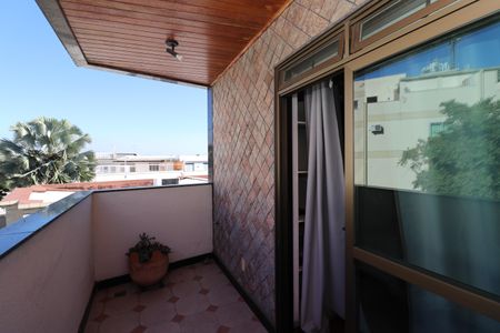 Apartamento à venda com 245m², 4 quartos e 3 vagasVaranda Suíte 2