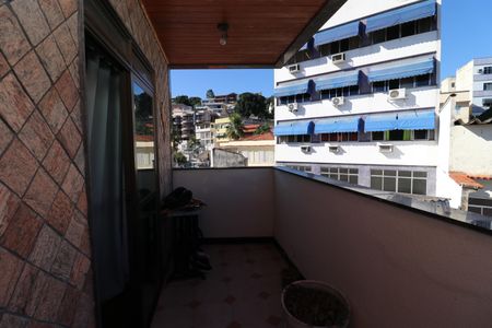Apartamento à venda com 245m², 4 quartos e 3 vagasVaranda Suíte 2