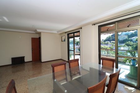 Apartamento à venda com 245m², 4 quartos e 3 vagasSala