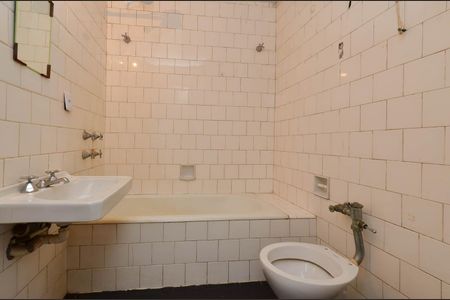 Banheiro de kitnet/studio para alugar com 1 quarto, 20m² em Funcionários, Belo Horizonte