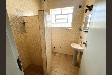 Casa à venda com 150m², 3 quartos e 1 vaga Casa à venda com 150m², 3 quartos e 1 vagaBanheiro 2