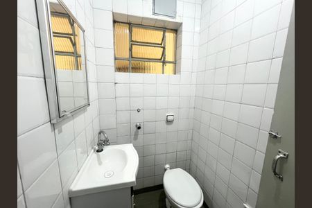 Casa à venda com 150m², 3 quartos e 1 vaga Casa à venda com 150m², 3 quartos e 1 vagaBanheiro social