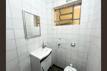 Casa à venda com 150m², 3 quartos e 1 vaga Casa à venda com 150m², 3 quartos e 1 vagaBanheiro social