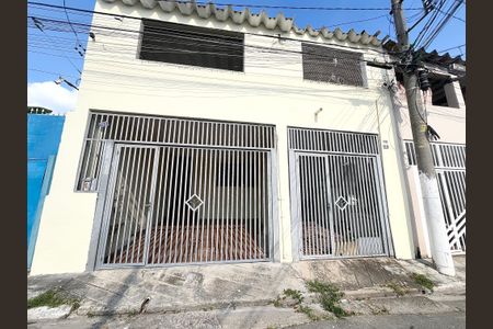 Casa à venda com 150m², 3 quartos e 1 vaga Casa à venda com 150m², 3 quartos e 1 vagaFachada