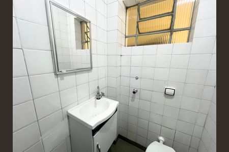 Casa à venda com 150m², 3 quartos e 1 vaga Casa à venda com 150m², 3 quartos e 1 vagaBanheiro social