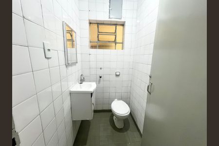 Casa à venda com 150m², 3 quartos e 1 vaga Casa à venda com 150m², 3 quartos e 1 vagaBanheiro social