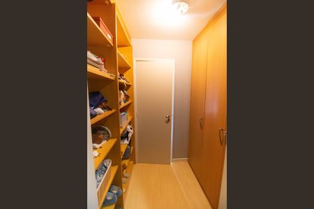 Apartamento à venda com 105m², 4 quartos e 2 vagasCloset da suíte 