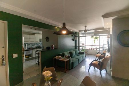 Apartamento à venda com 105m², 4 quartos e 2 vagasSala