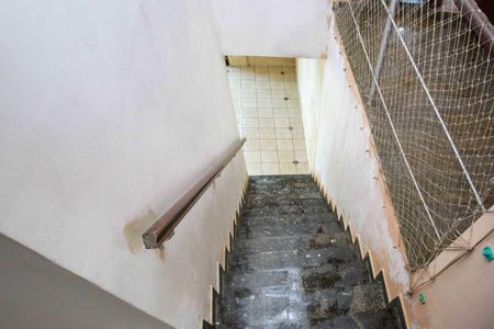 Casa para alugar com 800m², 3 quartos e 5 vagasEscada