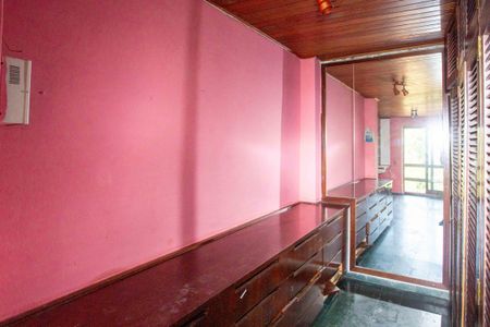 Casa para alugar com 800m², 3 quartos e 5 vagasCloset da suíte