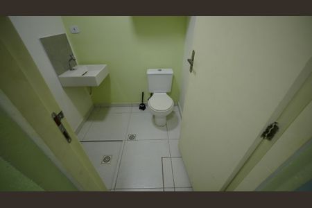 Banheiro Social de casa para alugar com 1 quarto, 24m² em Vila Floresta, Santo André