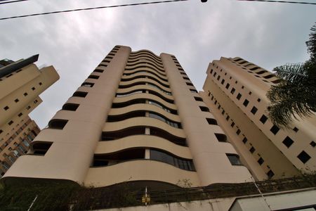 Apartamento para alugar com 83m², 3 quartos e 2 vagas Apartamento para alugar com 83m², 3 quartos e 2 vagasFachada