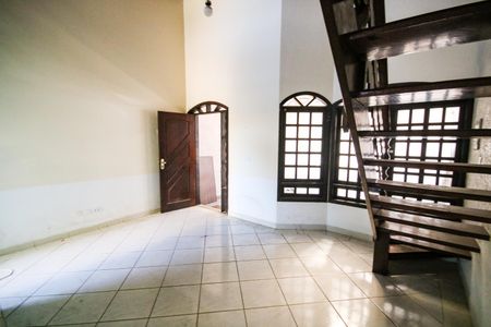 Casa para alugar com 123m², 2 quartos e 2 vagasSala