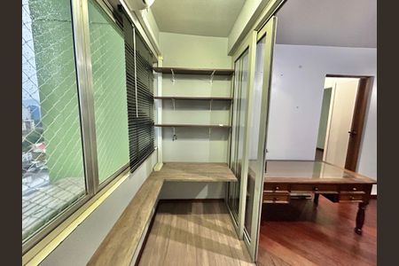 Apartamento à venda com 168m², 3 quartos e sem vaga Apartamento à venda com 168m², 3 quartos e sem vagaVaranda