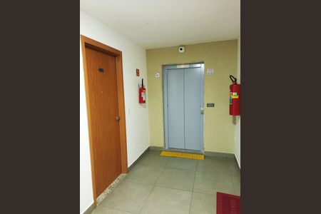 Apartamento para alugar com 43m², 2 quartos e 1 vaga Apartamento para alugar com 43m², 2 quartos e 1 vagaHall Elevador
