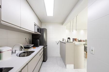 Apartamento para alugar com 100m², 2 quartos e 2 vagasCozinha