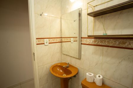 Casa para alugar com 73m², 2 quartos e 1 vagaBANHEIRO