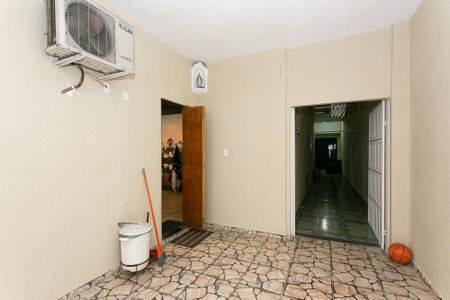 Casa à venda com 180m², 2 quartos e 2 vagas Casa à venda com 180m², 2 quartos e 2 vagasGaragem 1