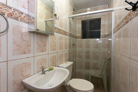 Casa à venda com 180m², 2 quartos e 2 vagas Casa à venda com 180m², 2 quartos e 2 vagasEdícula - Banheiro 2