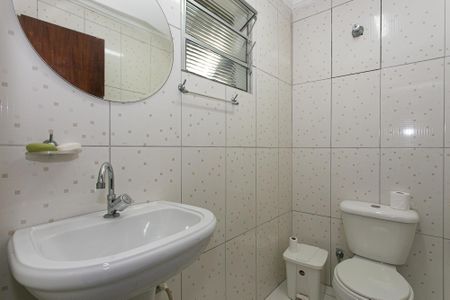 Casa à venda com 180m², 2 quartos e 2 vagas Casa à venda com 180m², 2 quartos e 2 vagasBanheiro de Serviço