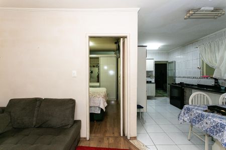 Casa à venda com 180m², 2 quartos e 2 vagas Casa à venda com 180m², 2 quartos e 2 vagasSala