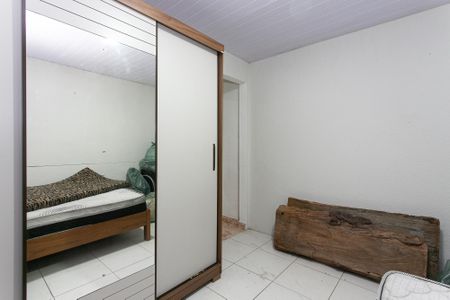 Casa à venda com 180m², 2 quartos e 2 vagas Casa à venda com 180m², 2 quartos e 2 vagasEdícula - Quarto 2