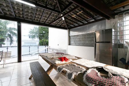 Casa à venda com 180m², 2 quartos e 2 vagas Casa à venda com 180m², 2 quartos e 2 vagasÁrea comum - Salão