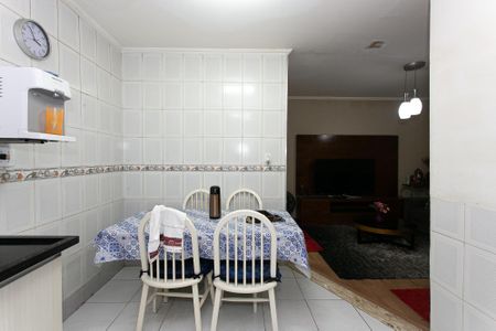 Casa à venda com 180m², 2 quartos e 2 vagas Casa à venda com 180m², 2 quartos e 2 vagasCozinha