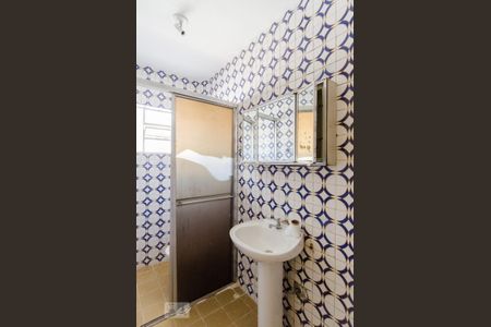 Banheiro de casa para alugar com 2 quartos, 69m² em Taboão, São Bernardo do Campo