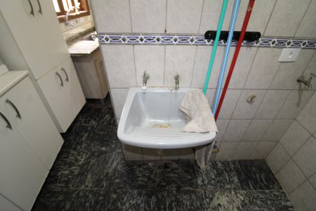 Casa à venda com 380m², 3 quartos e 1 vagaÁrea de Serviço