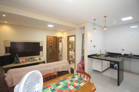 Sala de casa à venda com 2 quartos, 250m² em Vila Rica, São Paulo