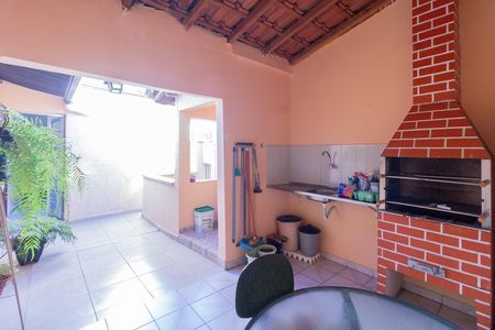 Casa à venda com 132m², 2 quartos e 1 vaga Casa à venda com 132m², 2 quartos e 1 vagaChurrasqueira