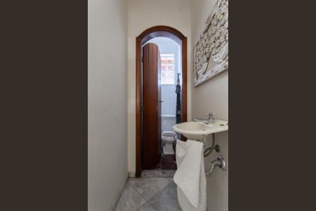 Casa à venda com 310m², 6 quartos e 4 vagas Casa à venda com 310m², 6 quartos e 4 vagasLavabo