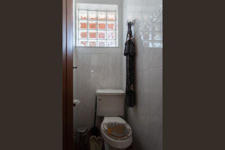 Casa à venda com 310m², 6 quartos e 4 vagas Casa à venda com 310m², 6 quartos e 4 vagasLavabo