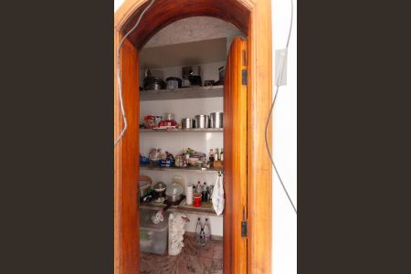 Casa à venda com 310m², 6 quartos e 4 vagas Casa à venda com 310m², 6 quartos e 4 vagasDespensa