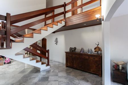 Casa à venda com 310m², 6 quartos e 4 vagas Casa à venda com 310m², 6 quartos e 4 vagasSala 1