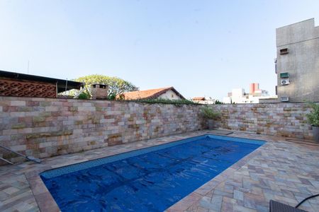 Casa à venda com 310m², 6 quartos e 4 vagas Casa à venda com 310m², 6 quartos e 4 vagasPiscina