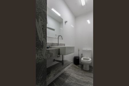 Casa à venda com 310m², 6 quartos e 4 vagas Casa à venda com 310m², 6 quartos e 4 vagasBanheiro da Suíte 2